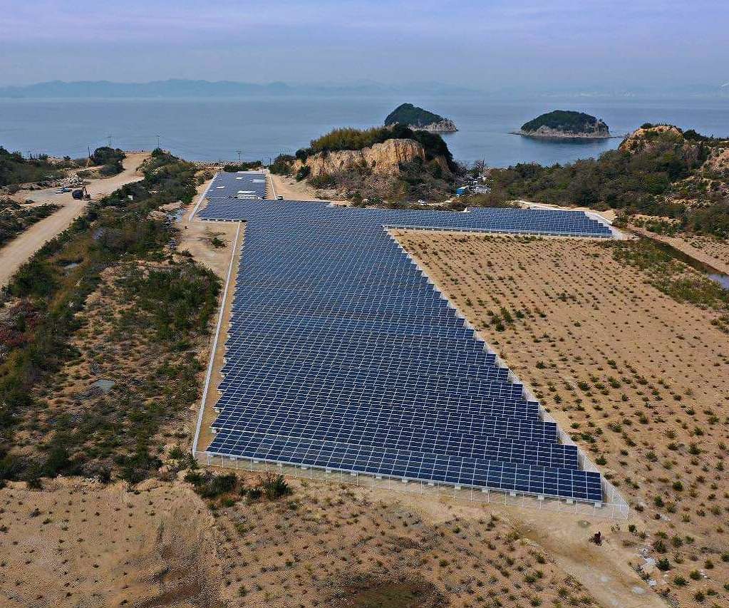 Sistema di supporto in alluminio e acciaio per superficie fotovoltaica fronte mare