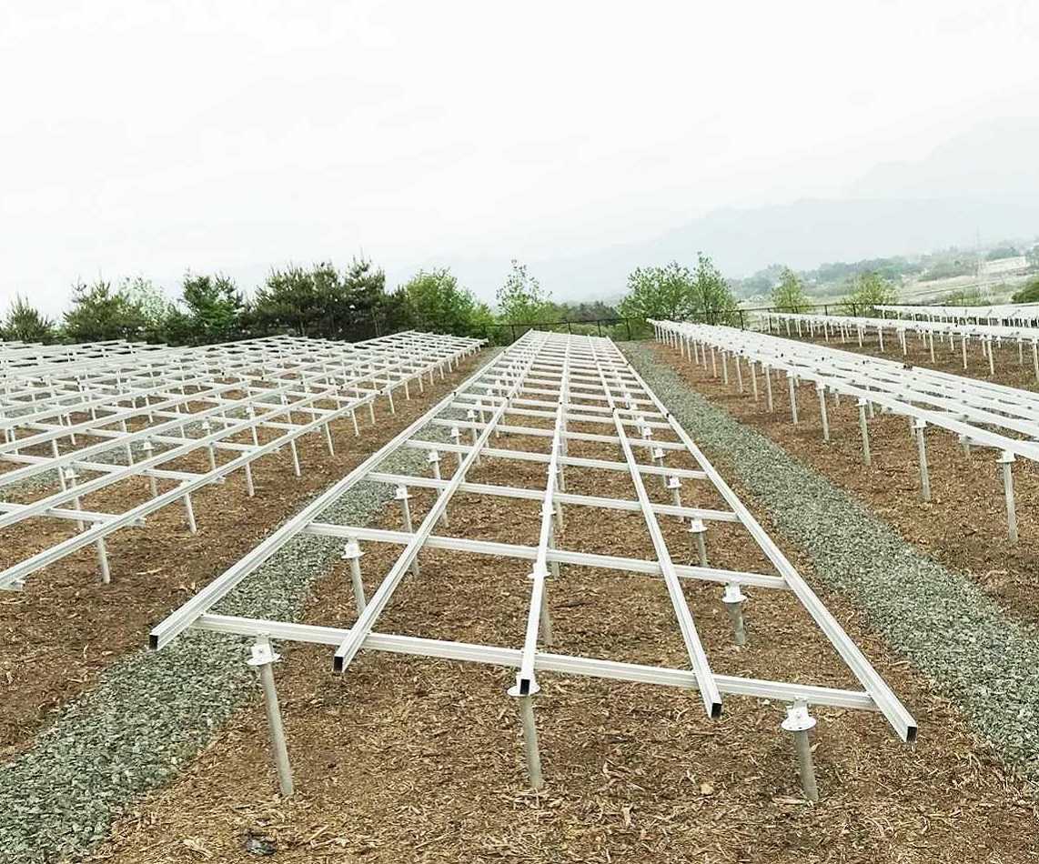 Sistema di montaggio a terra in alluminio e acciaio 7,3 MW