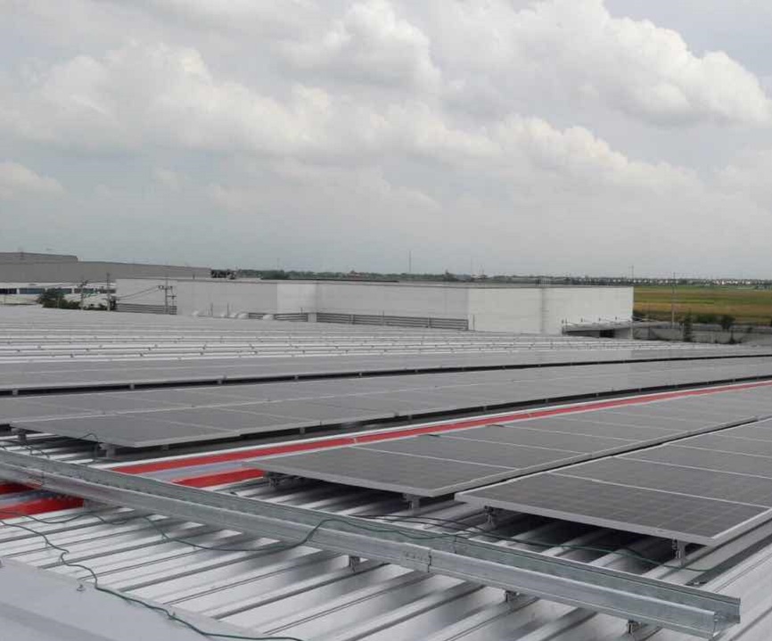 Rack fotovoltaico con tetto in lamiera da 2,8 MW