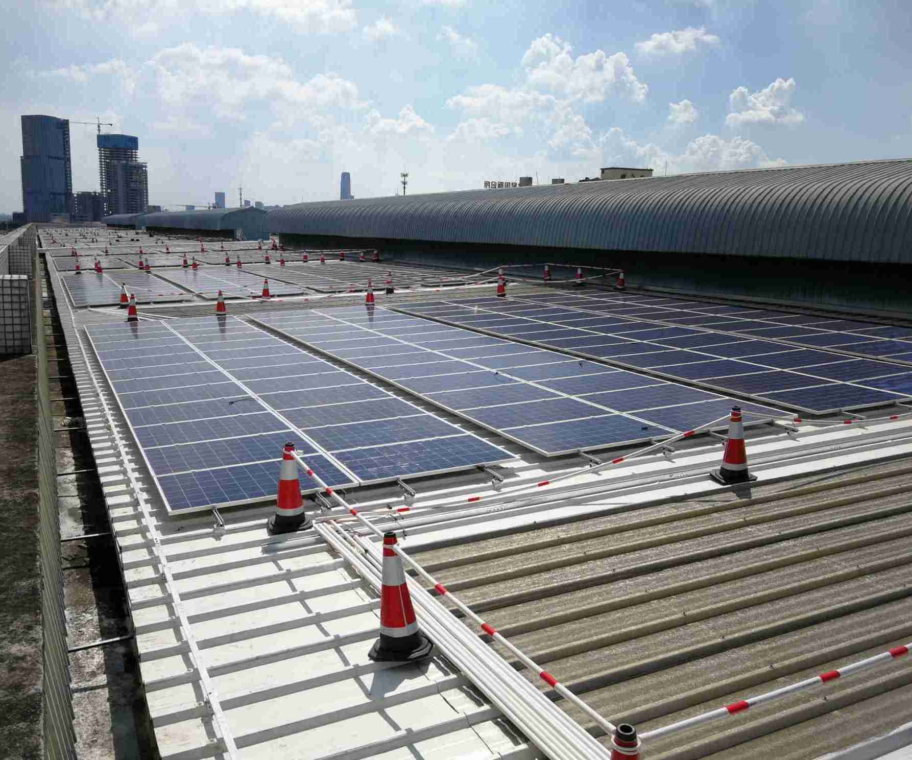 Supporto fotovoltaico per tetto di fabbrica