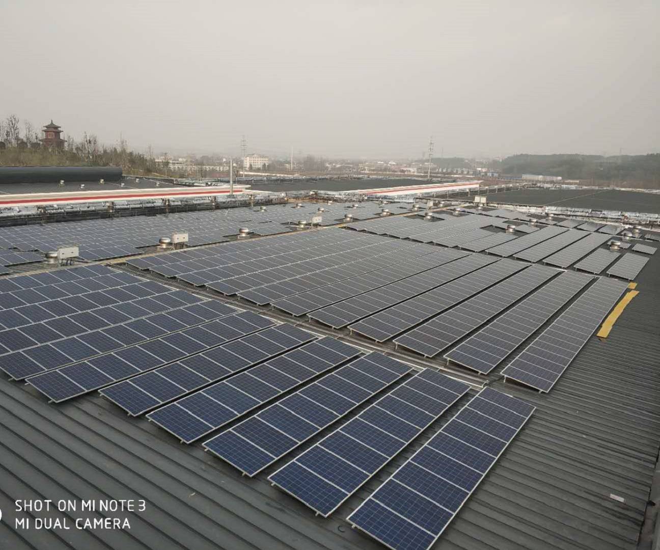 Montaggio fotovoltaico su tetto